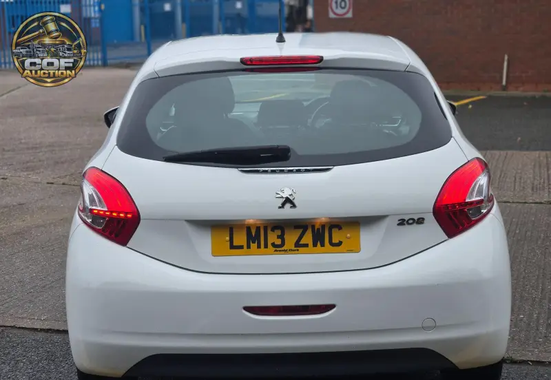 2013 Peugeot 208 1.0 VTi Active Euro 5 3dr photo 3