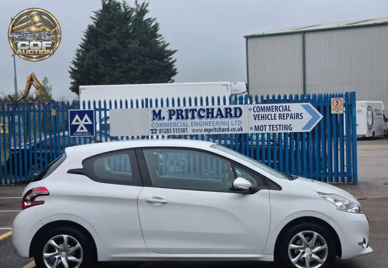 2013 Peugeot 208 1.0 VTi Active Euro 5 3dr photo 11