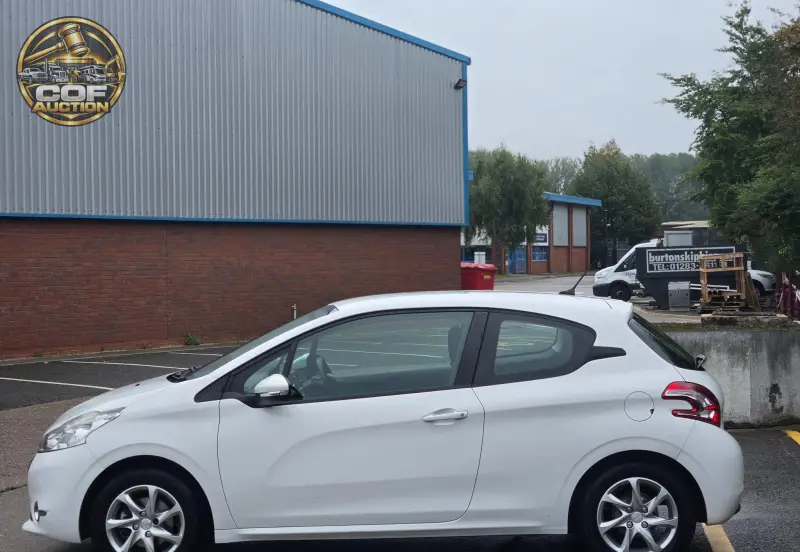 2013 Peugeot 208 1.0 VTi Active Euro 5 3dr photo 10