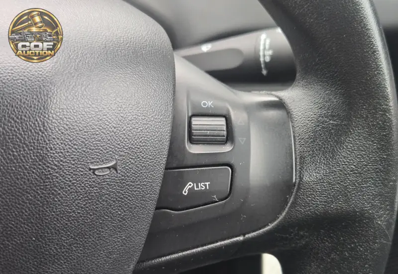 2013 Peugeot 208 1.0 VTi Active Euro 5 3dr photo 24