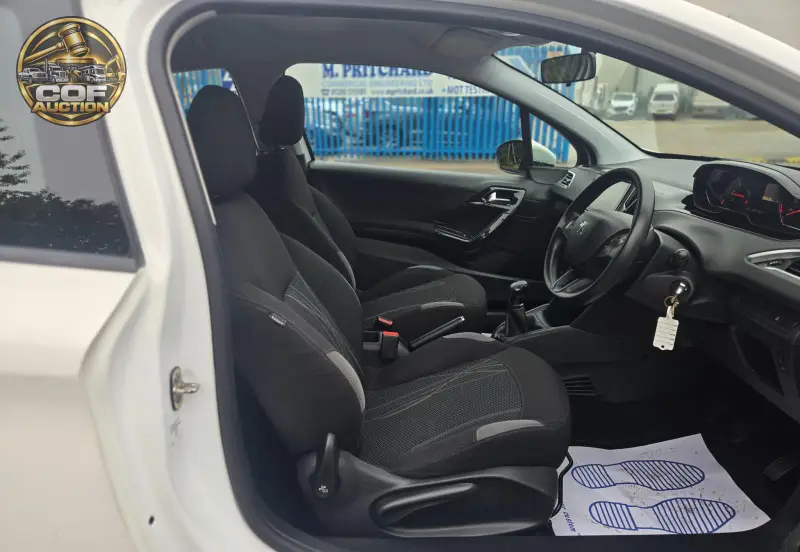 2013 Peugeot 208 1.0 VTi Active Euro 5 3dr photo 15