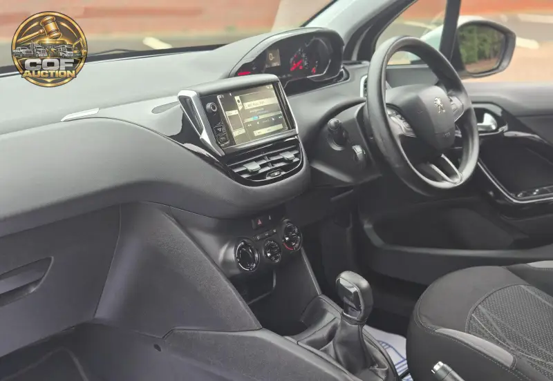 2013 Peugeot 208 1.0 VTi Active Euro 5 3dr photo 21