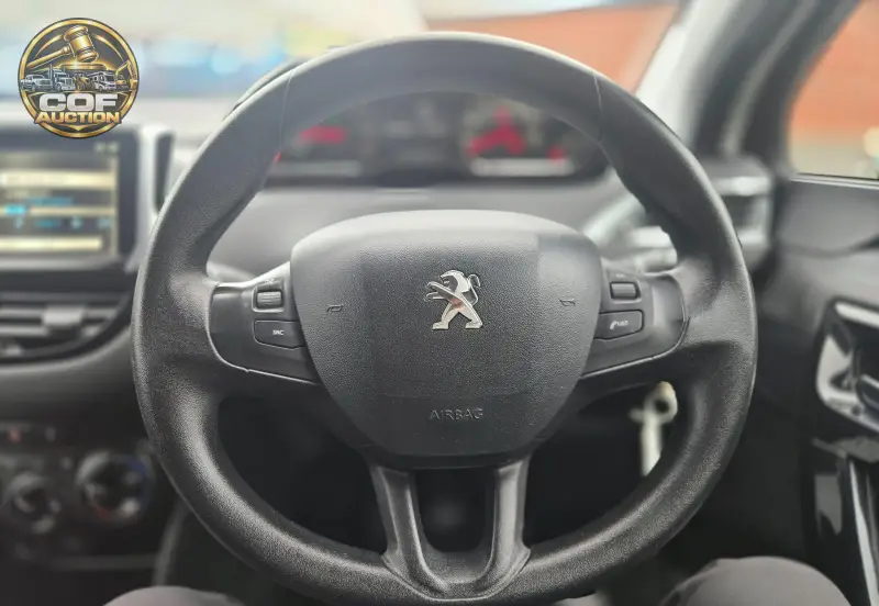 2013 Peugeot 208 1.0 VTi Active Euro 5 3dr photo 22