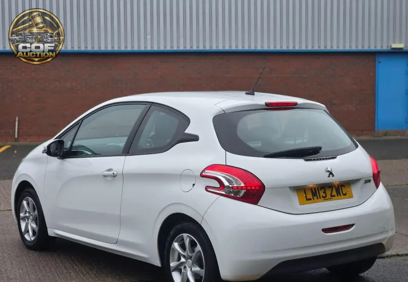 2013 Peugeot 208 1.0 VTi Active Euro 5 3dr photo 12